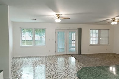 Charming cottage style home in Wagoner situated on approximately - photo 15