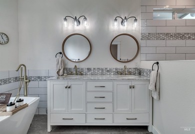 What a Light and Bright- Beautiful Home- Near Discovery Park in - photo 21