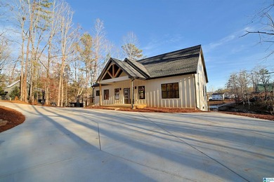 Just Completed New construction 4/2.5 on beautiful lot with - photo 22