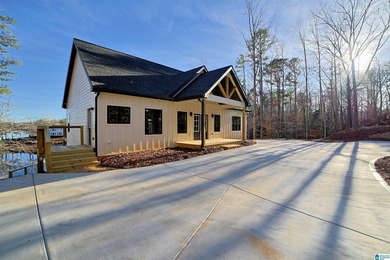 Just Completed New construction 4/2.5 on beautiful lot with - photo 23