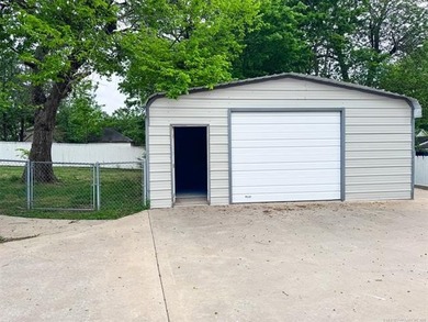 Charming cottage style home in Wagoner situated on approximately - photo 23