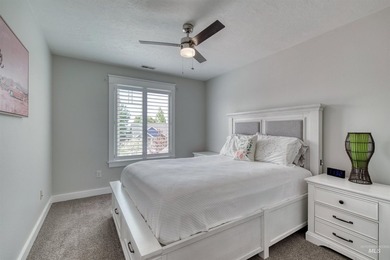 What a Light and Bright- Beautiful Home- Near Discovery Park in - photo 25