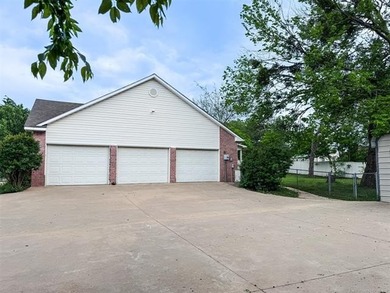 Charming cottage style home in Wagoner situated on approximately - photo 25