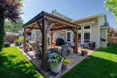 What a Light and Bright- Beautiful Home- Near Discovery Park in - photo 34