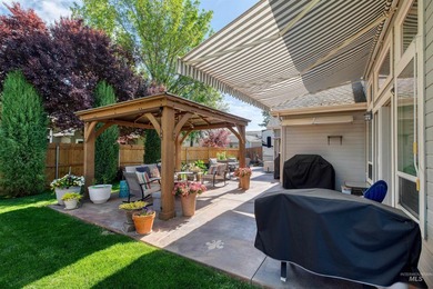 What a Light and Bright- Beautiful Home- Near Discovery Park in - photo 35
