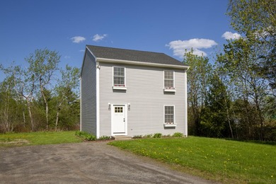 Charming 3BR/2.5BA in the Heart of Rockland. Built in 2015 and - photo 2