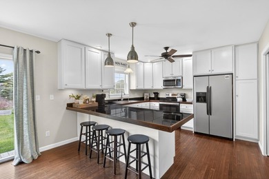 Charming 3BR/2.5BA in the Heart of Rockland. Built in 2015 and - photo 4