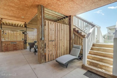 Stunning 6-year-old custom home sits on an oversized lot just - photo 27