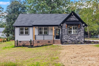 Lake Wylie Home Active Under Contract in Rock Hill South Carolina