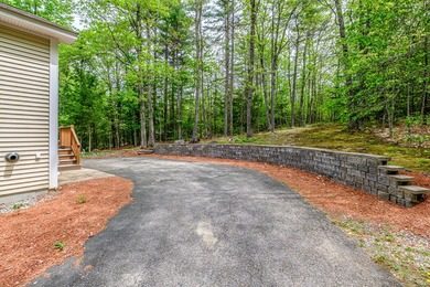 Welcome to 52 Alice Rd! This beautifully maintained raised ranch - photo 5