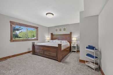 Enjoy breathtaking views of Schweitzer Mountain and the Selkirk - photo 17