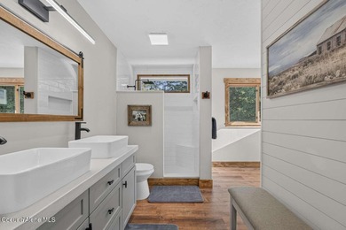 Enjoy breathtaking views of Schweitzer Mountain and the Selkirk - photo 21