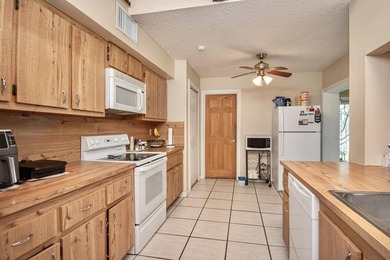 Nestled in the desirable Amberwoods community, this 3br, 2ba - photo 9