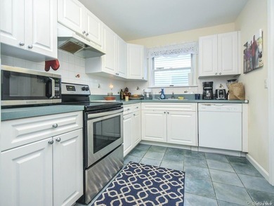Quality Custom Built Duplex by a Top Hamptons Builder - photo 2