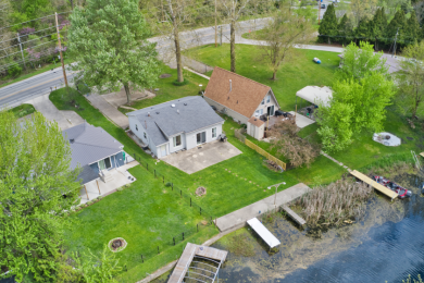 Barbee Lake - Wonderful Retreat - All Sports - Lake Home For Sale in Pierceton, Indiana