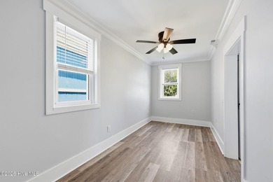 Welcome to Bayside Bungalow - a beautifully renovated coastal - photo 22