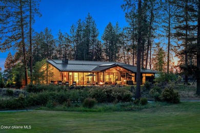 This impressive property effortlessly combines mid-century - photo 1