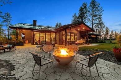 This impressive property effortlessly combines mid-century - photo 2