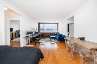 Luxury Waterfront Living in the Heart of Battery Park City - photo 2