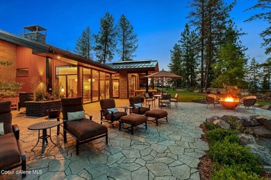 This impressive property effortlessly combines mid-century - photo 4
