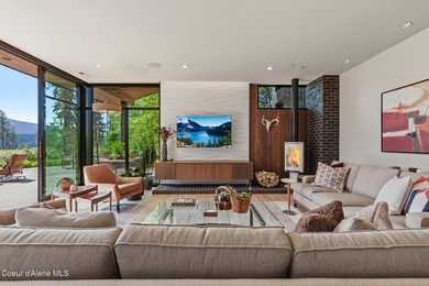 This impressive property effortlessly combines mid-century - photo 8