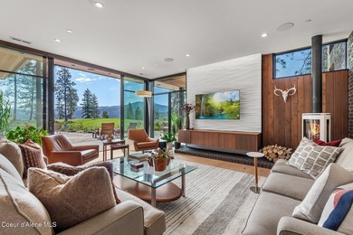 This impressive property effortlessly combines mid-century - photo 9