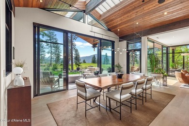 This impressive property effortlessly combines mid-century - photo 10
