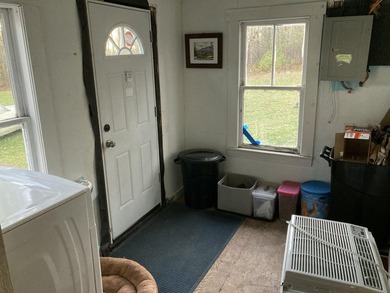 Location, location, location! This two bedroom, one bathroom - photo 12