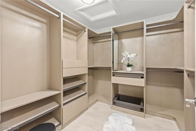 Exquisitely renovated 3-bedroom home with breathtaking golf - photo 36