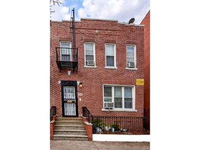 Well-maintained brick triplex in the heart of Soundview offering - photo 1