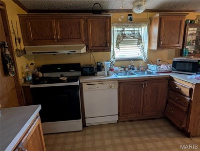 Pri$e REDUCED! YOU Will enjoy so much space  -This Double lot is