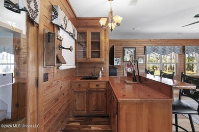 Welcome to this exceptional waterfront home located in the gated - photo 21