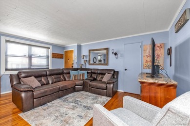 Welcome home to this sun-filled spacious renovated two-bedroom - photo 2