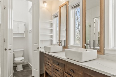 Welcome to lakeside living at its finest! This beautifully - photo 13