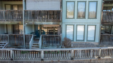 Escape to the stunning Lake of the Ozarks with this charming - photo 14