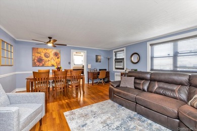 Welcome home to this sun-filled spacious renovated two-bedroom - photo 4