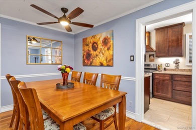 Welcome home to this sun-filled spacious renovated two-bedroom - photo 5