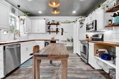 Charming 3-Bedroom, 2-Bath Home with a Contemporary Farmhouse - photo 16