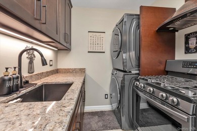 Welcome home to this sun-filled spacious renovated two-bedroom - photo 7