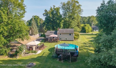 Discover the perfect blend of comfort and privacy in this - photo 3