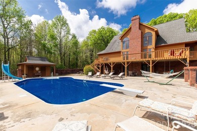 Welcome to a truly rare luxury estate set on over 3 acres - photo 1