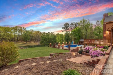 Welcome to a truly rare luxury estate set on over 3 acres - photo 2