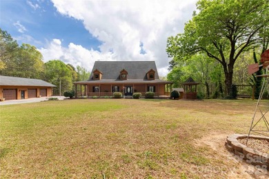 Welcome to a truly rare luxury estate set on over 3 acres - photo 5