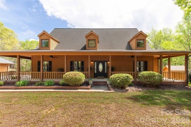 Welcome to a truly rare luxury estate set on over 3 acres - photo 6