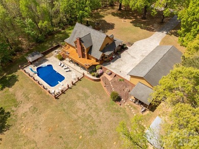 Welcome to a truly rare luxury estate set on over 3 acres - photo 9