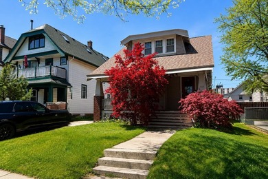 Rare opportunity to own a charming Shorewood bungalow featuring - photo 2