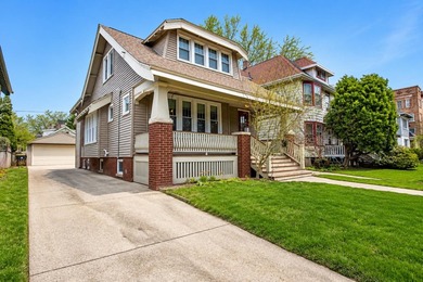Rare opportunity to own a charming Shorewood bungalow featuring - photo 3