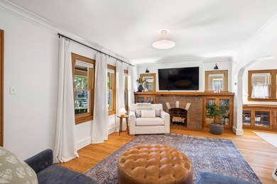Enter through a sun room filled with light, will it be an office - photo 5