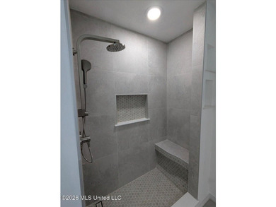 Must see! Absolutely everything in this stunning 4-bedroom - photo 14