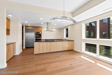 Welcome to this well-appointed condo offering comfort - photo 8